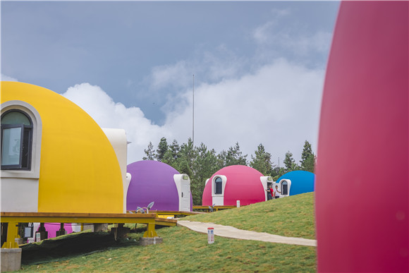 歧山草原民宿。重庆江来集团供图 华龙网发