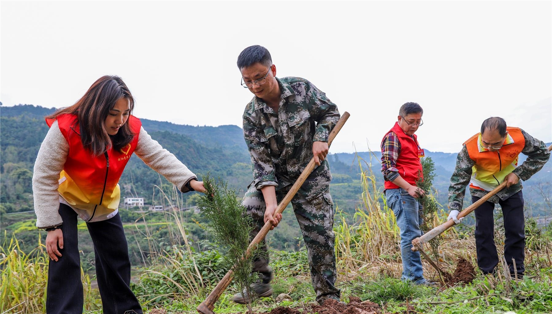  云阳：我为祖国植10棵树 七年植绿三千万株