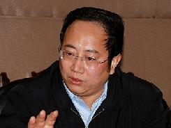 滕英明：坚定信心凝聚力量 关注民生实现跨越