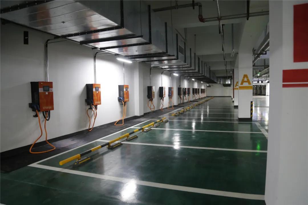 滨江公园地下停车场充电桩投入使用收费标准是