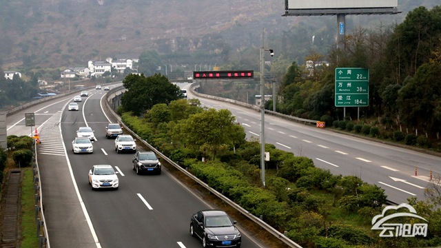 春节临近沪蓉高速云阳段迎来车流高峰