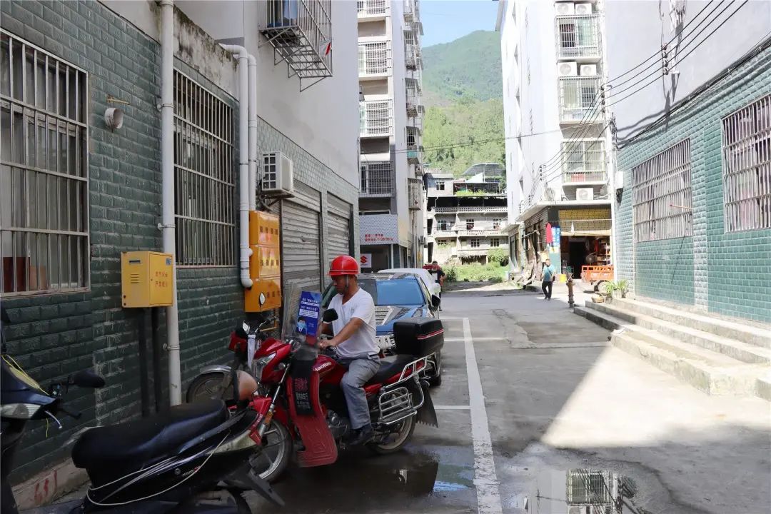 我为群众办实事|鱼泉镇:整治车辆乱停放 美丽乡镇展新颜- 云阳网-云阳