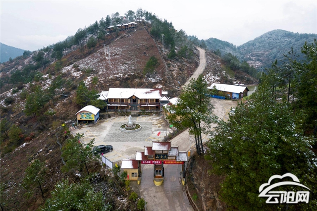 红狮镇九女山迎来节后第一场雪