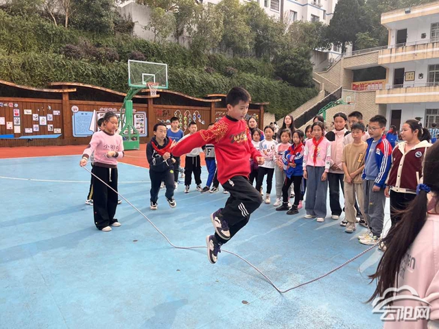 泥溪小学举行2023年秋季运动会