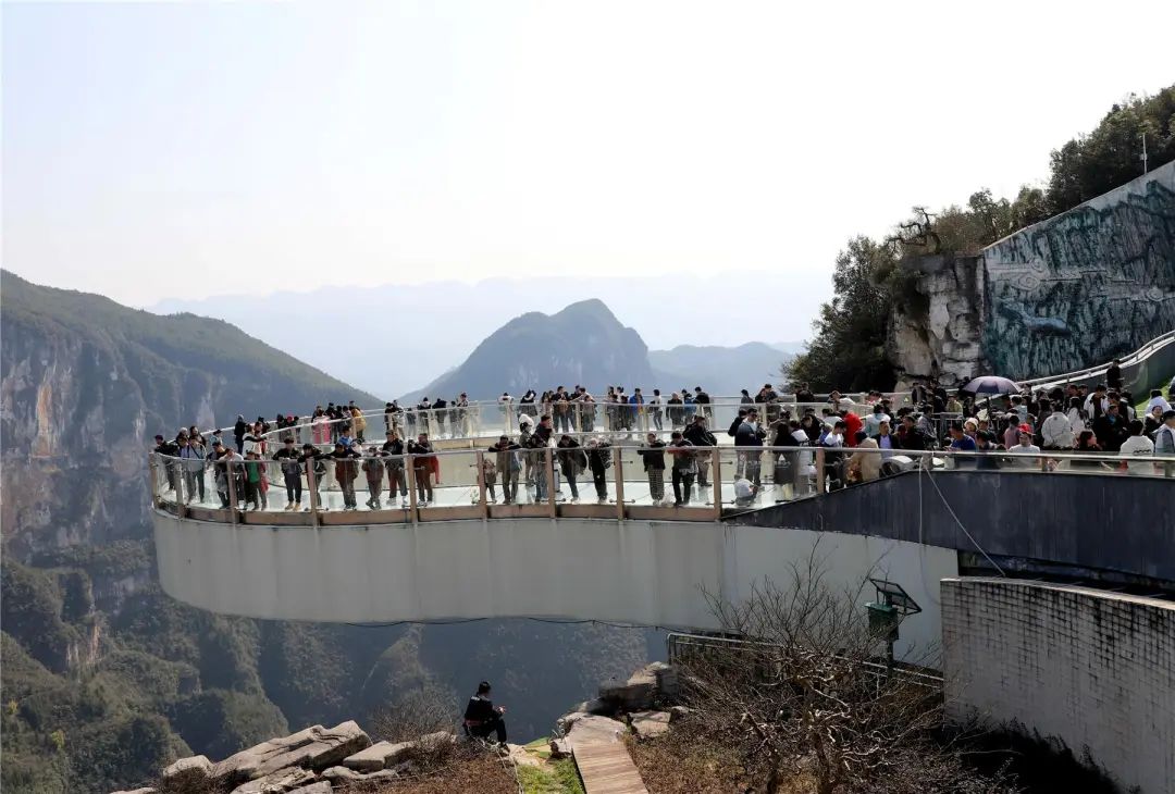 上万游客打卡龙缸景区~- 云阳网-云阳新闻-云阳县融媒体中心
