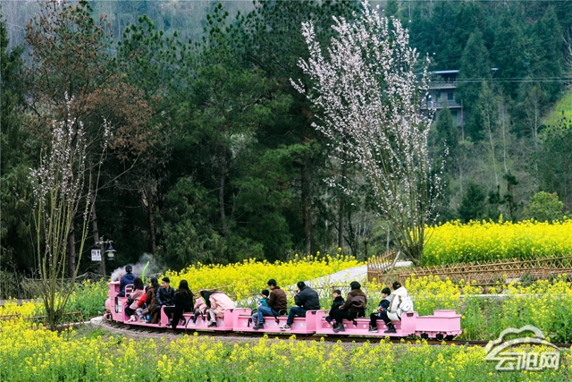 美景随春至黎明古村迎客来