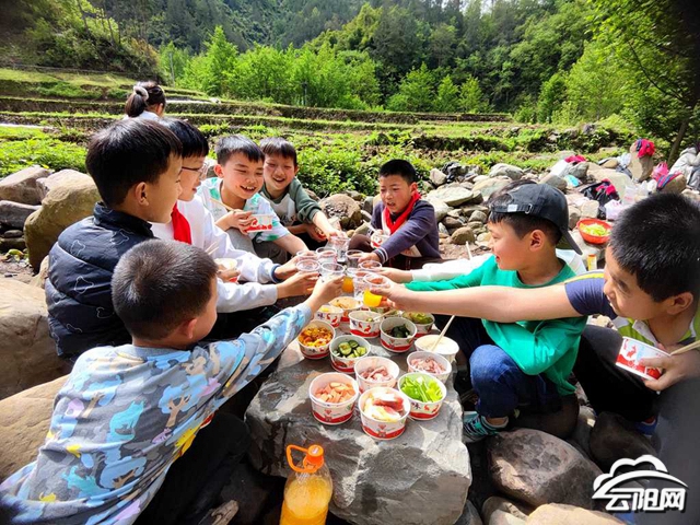 桐林小学开展春游野炊活动