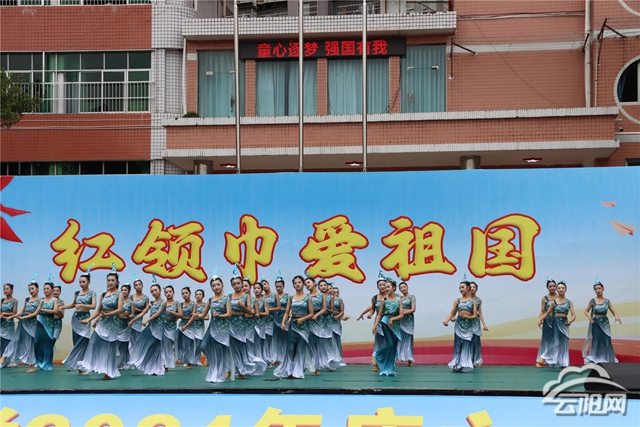 双江小学举行庆"六一"文娱汇演暨家长开放日活动