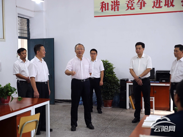 六个方面下功夫共同推进全县教育工作水平再上新台阶