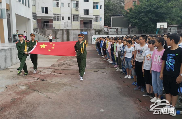 养鹿初中举行喜迎新中国七十华诞暨教师节表彰大会